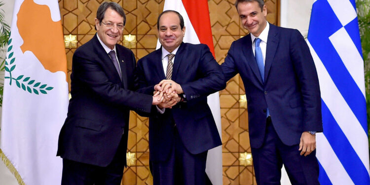 اتفاق مصر واليونان بشأن ترسيم الحدود البحرية