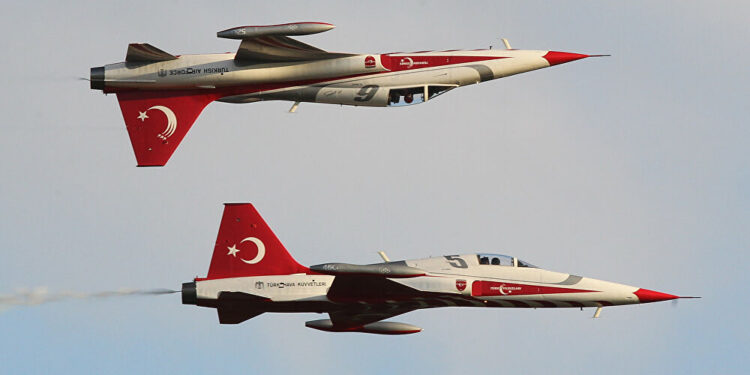 طائرات تركيا تنتهك المجال الجوي لليونان