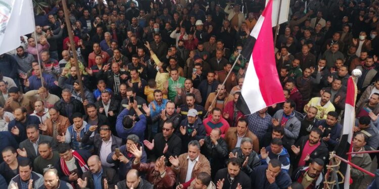 خلال احتجاج عمال الدلتا للأسمدة في مصر (فيسبوك)