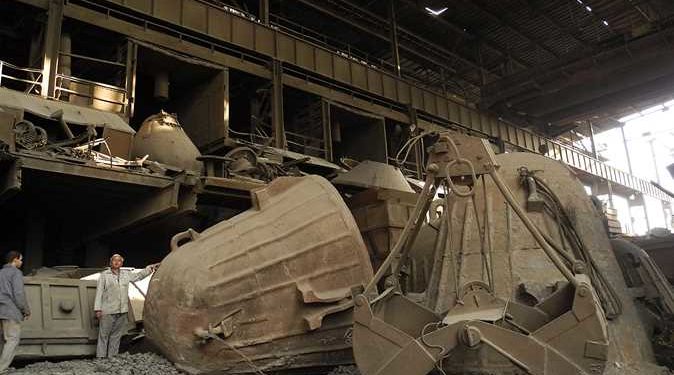 خسائر على أنقاض آلات الإنتاج.. تشريح اقتصادي لأهم أزمات شركة "الحديد والصلب"