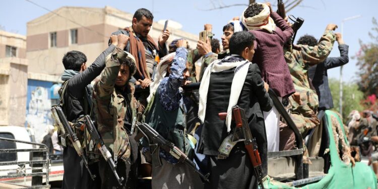 موقف بايدن من الحوثيين يثير الكثير من الغموض