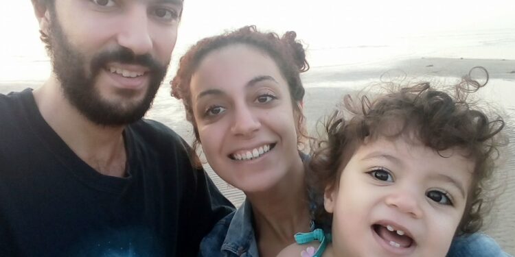 وليد شوقي وزوجته هبة أنيس وابنتهما نور في آخر صورة التقطوها سويا قبل حبسه