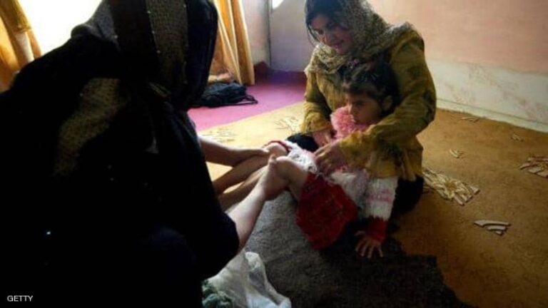 “الختان”.. الجريمة التي يستميت المجتمع في الدفاع عنها