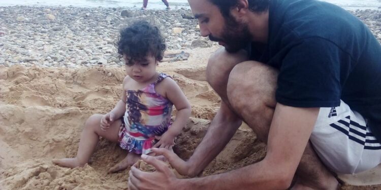 الطبيب وليد شوقي مع ابنته نور