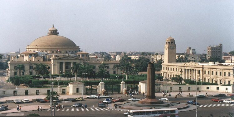  القضاء الإداري يُوقف فرض "التبرع الإجباري" على أساتذة جامعة القاهرة
