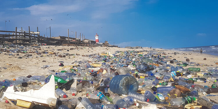 التلوث البلاستيكي قد يخلق 700 ألف وظيفة