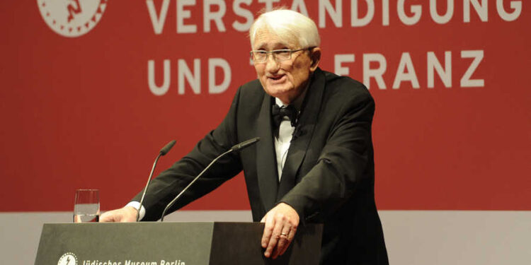 Professor Jurgen Habermas speaks at the Jewish museum during a ceremony to award Jan Philipp Reemtsma and Hubertus Erlen with the prize for "Understanding and Tolerance" at the museum in Berlin, November 13, 2010.  AFP PHOTO/ODD ANDERSEN (Photo by ODD ANDERSEN / AFP)