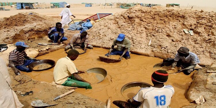 ثالث منتج له في أفريقيا.. كيف تحولت السودان لـ"دولة ذهبية" في 10 سنوات؟