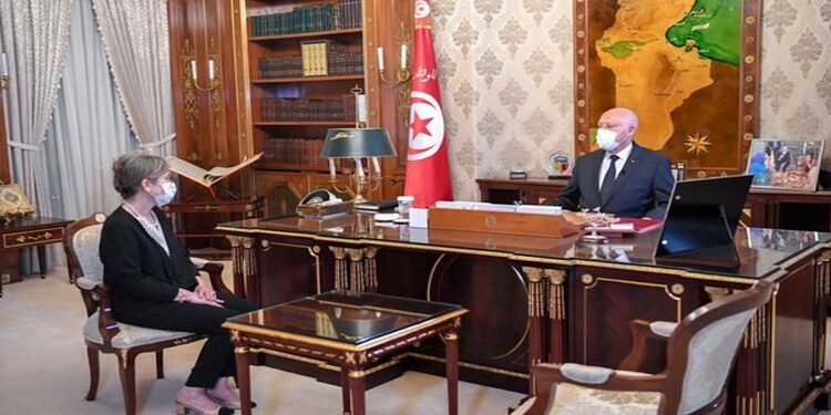 أول امرأة تونسية على رأس الحكومة.. هل تكون نهاية للاستقطاب السياسي؟