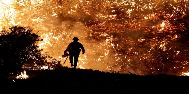 مكافحة حريق كالدور، غريزلي فلاتس، كاليفورنيا، أغسطس 2021