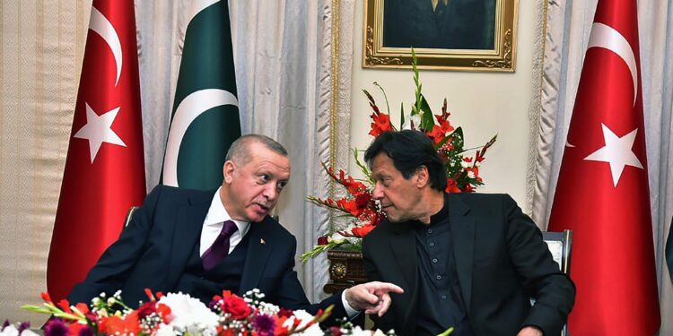 In this handout picture taken and released by Pakistan's Prime Minister Office (PMO) on February 14, 2020, Turkish President Recep Tayyip Erdogan (L) speaks with Pakistan's Prime Minister Imran Khan during a signing agreements ceremony in Islamabad. (Photo by Handout / AFP) / RESTRICTED TO EDITORIAL USE - MANDATORY CREDIT "AFP PHOTO / PAKISTAN PRIME MINISTER OFFICE" - NO MARKETING NO ADVERTISING CAMPAIGNS - DISTRIBUTED AS A SERVICE TO CLIENTS