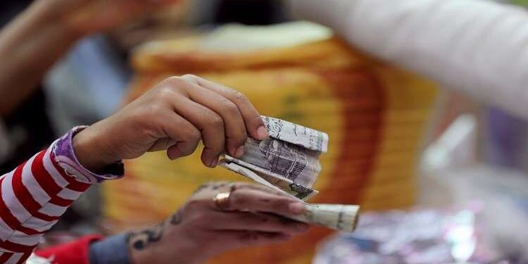 التضخم في مصر بالحدود الآمنة.. متى يصبح خطيرًا؟