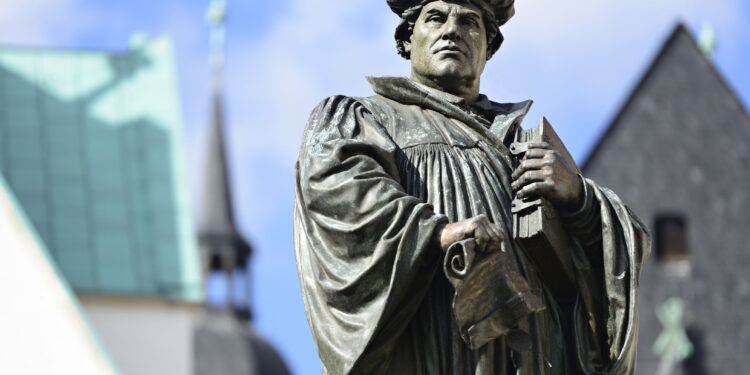 تمثال المصلح الديني مارتن لوثر