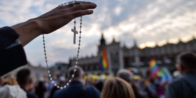 من التحريم لقبول الضرورة.. كيف انقسمت الكنائس على المثلية الجنسية؟