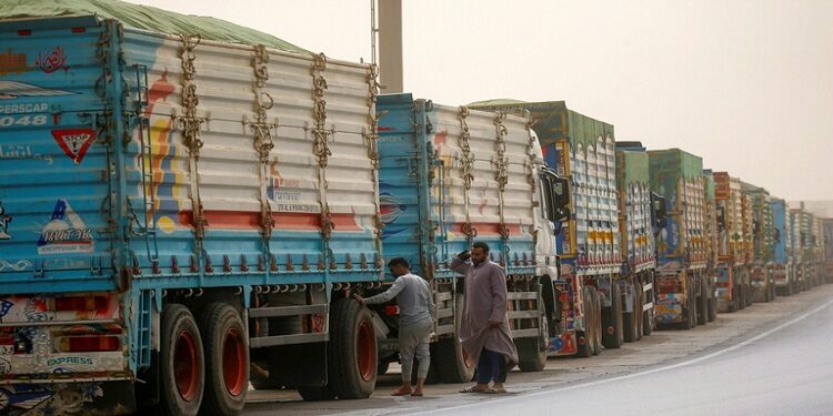 الشاحنات المصرية في السودان