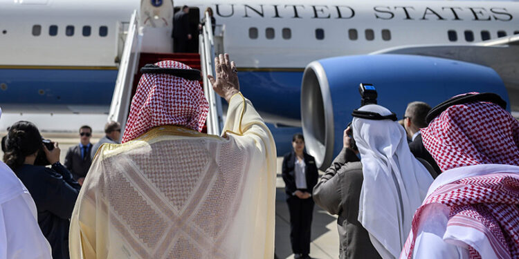 حوار مع| سيد غنيم رئيس معهد شئون الأمن العالمي والدفاع عن الخلاف الخليجي الأمريكي