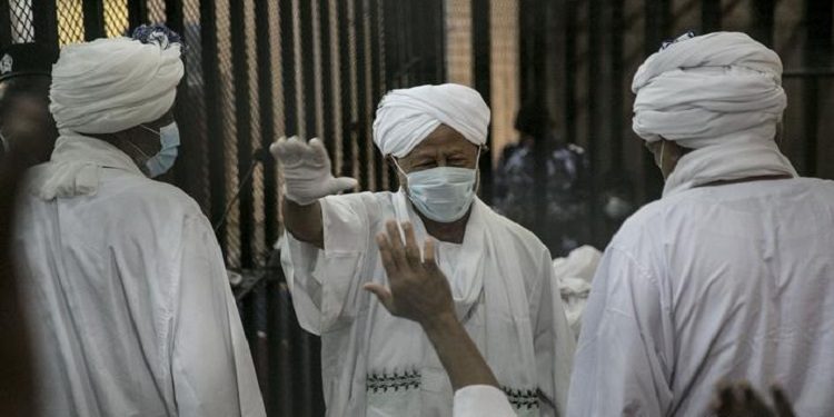 أنصار البشير يعودون بالحوار السوداني
