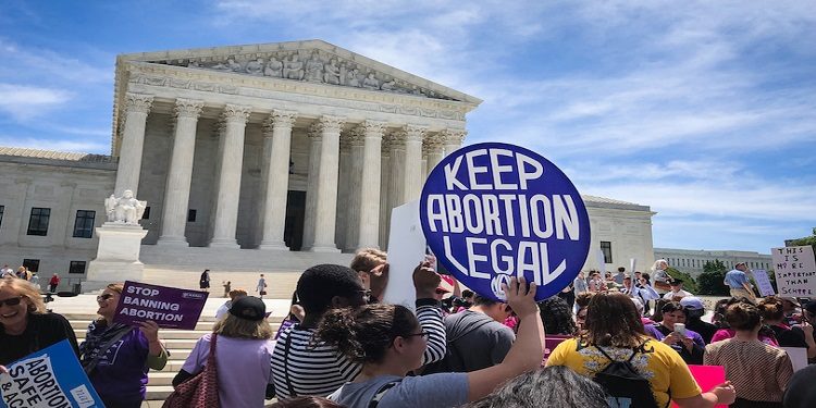 هل كانت الولايات المتحدة تؤمن فعلًا بحق الإجهاض؟