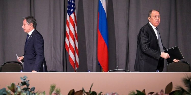 وزيرا الخارجية الأمريكية والروسية بلينكين ولافروف