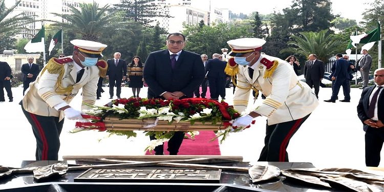 رئيس الوزراء المصري في الجزائر