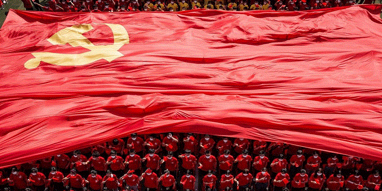 علم الصين في احتفالات الحزب الشيوعي