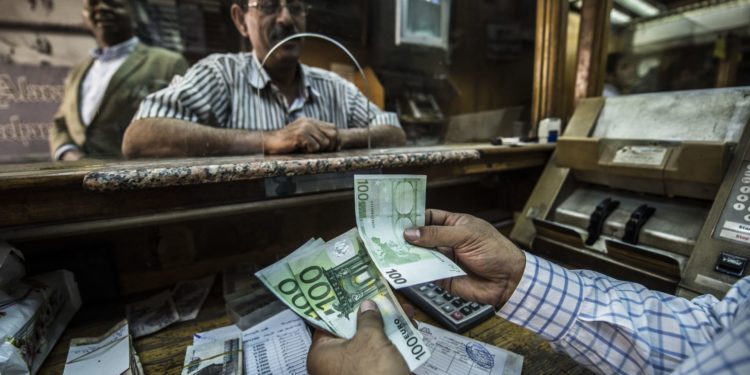 تأثير رفع سعر الدولار في مصر
