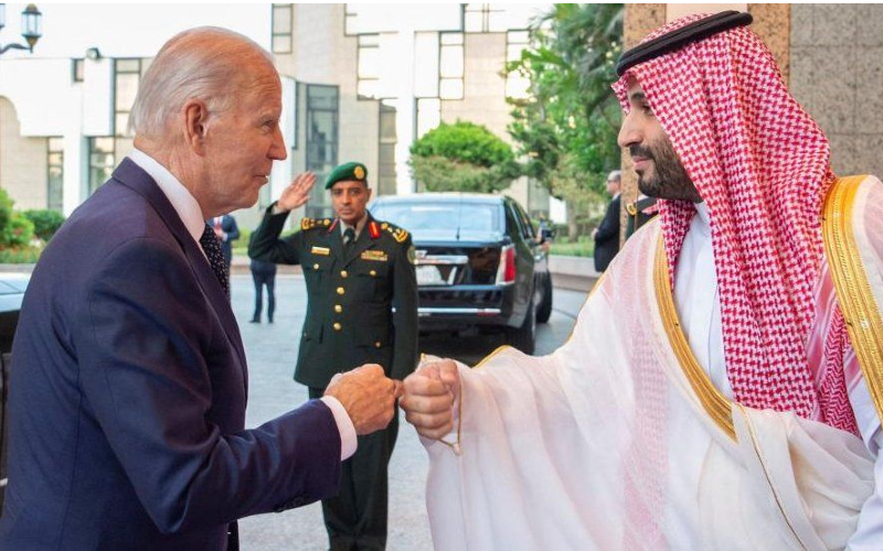 ولي العهد السعودي والرئيس الأمريكي خلال لقائهما في جدة