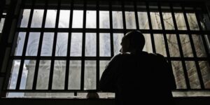 باب الخروج.. تعديل قوانين الإرهاب مدخل لحل أزمة سجناء الرأي