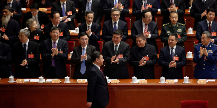 الرئيس الصيني شي جين بينج يصل لحضور الجلسة الافتتاحية للمؤتمر الاستشاري السياسي للشعب الصيني في قاعة الشعب الكبرى في بكين، 3 مارس 2017 (وكالات)