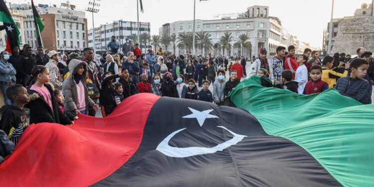تجمع لمواطنين ليبيين في العاصمة طرابلس (وكالات)