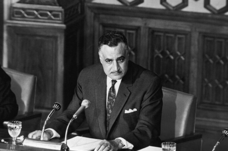 "يوليو" دولة واحدة وجمهوريتان (الصورة للرئيس الراحل جمال عبد الناصر - وكالات)