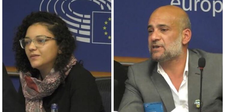 سناء سيف ورامي شعث أمام البرلمان الأوروبي (موقع البرلمان الأوروبي)