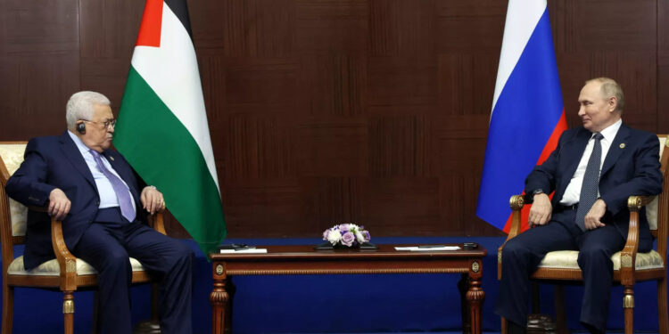 الرئيسان الروسي فلاديمير بوتين والفلسطيني محمود عباس (وكالات)