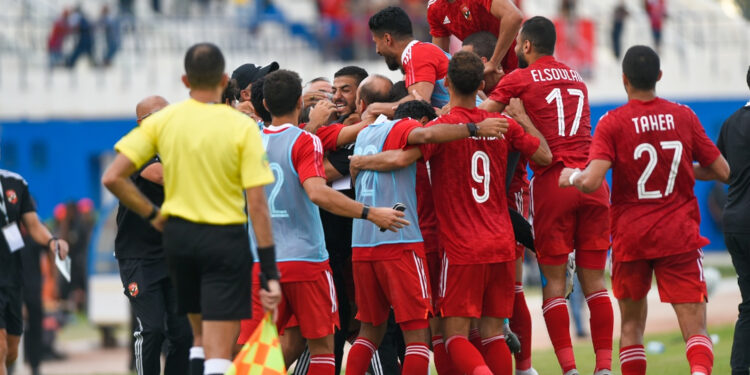 نجوم الأهلي يحتفلون بالفوز على الاتحاد المنستيري التونسي (موقع النادي الأهلي)