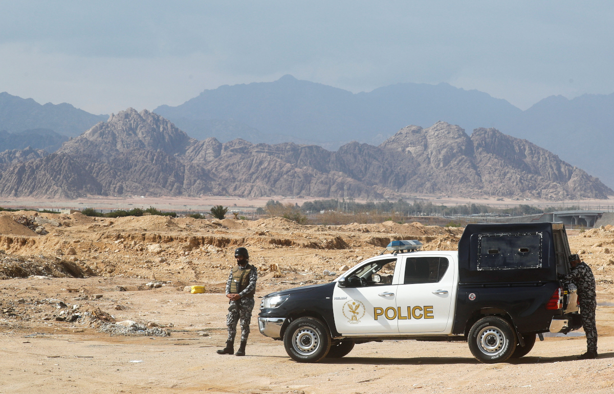 قوة أمنية في سيناء (وكالات)