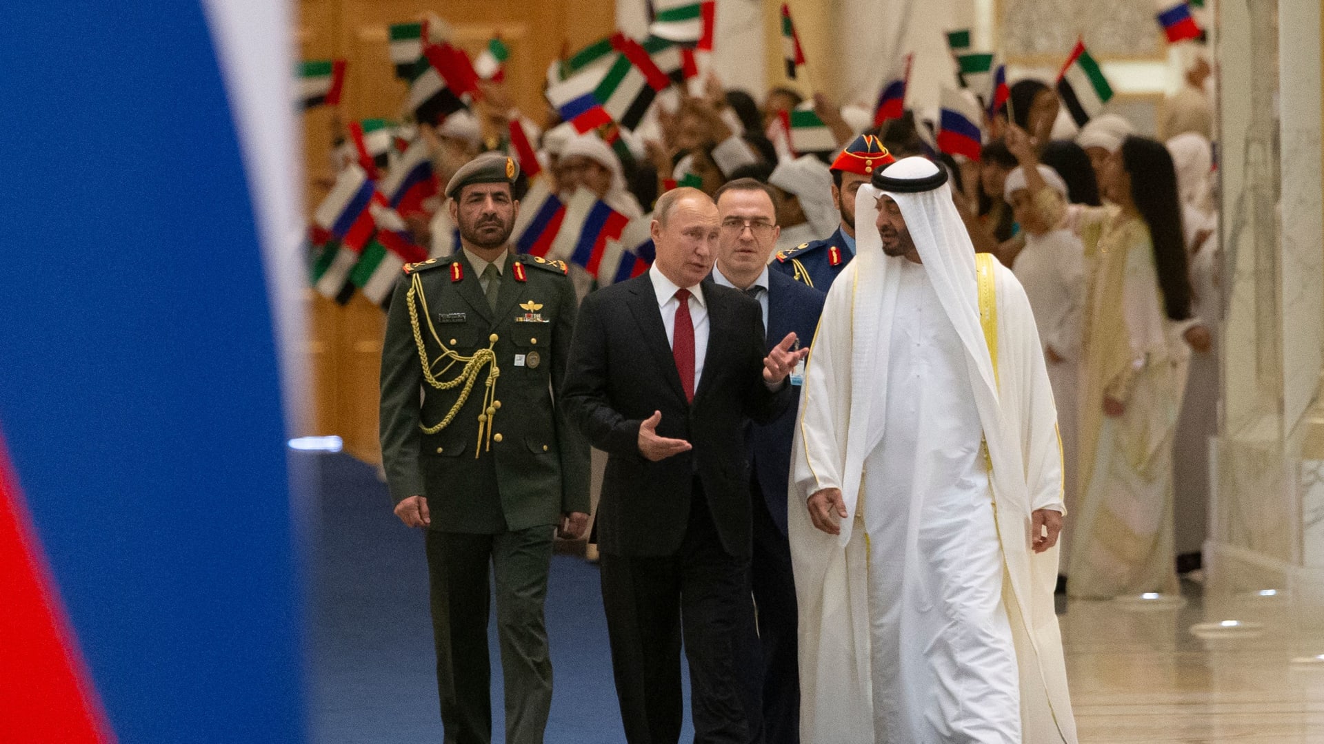بن زايد يلتقي بوتين بعد قرار خفض إنتاج النفط