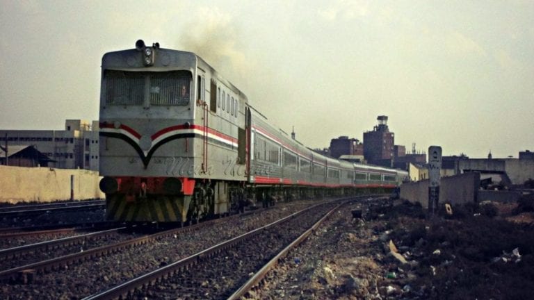 خط سكك حديدية بين مصر والسودان