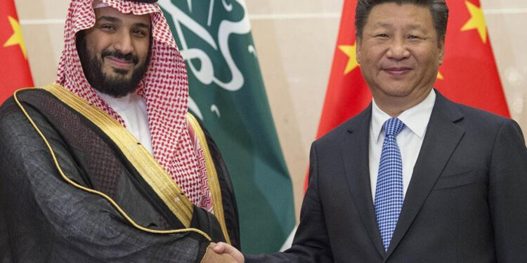 ولي العهد السعودي الأمير محمد بن سلمان والرئيس الصيني شي جين بينج (وكالات)