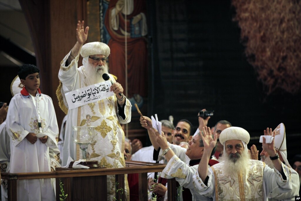 إعلان البابا تواضروس الثاني، خلال حفل الانتخابات البابوية في الكاتدرائية القبطية في القاهرة، مصر، 4 نوفمبر/ تشرين الثاني 2012 (وكالات)