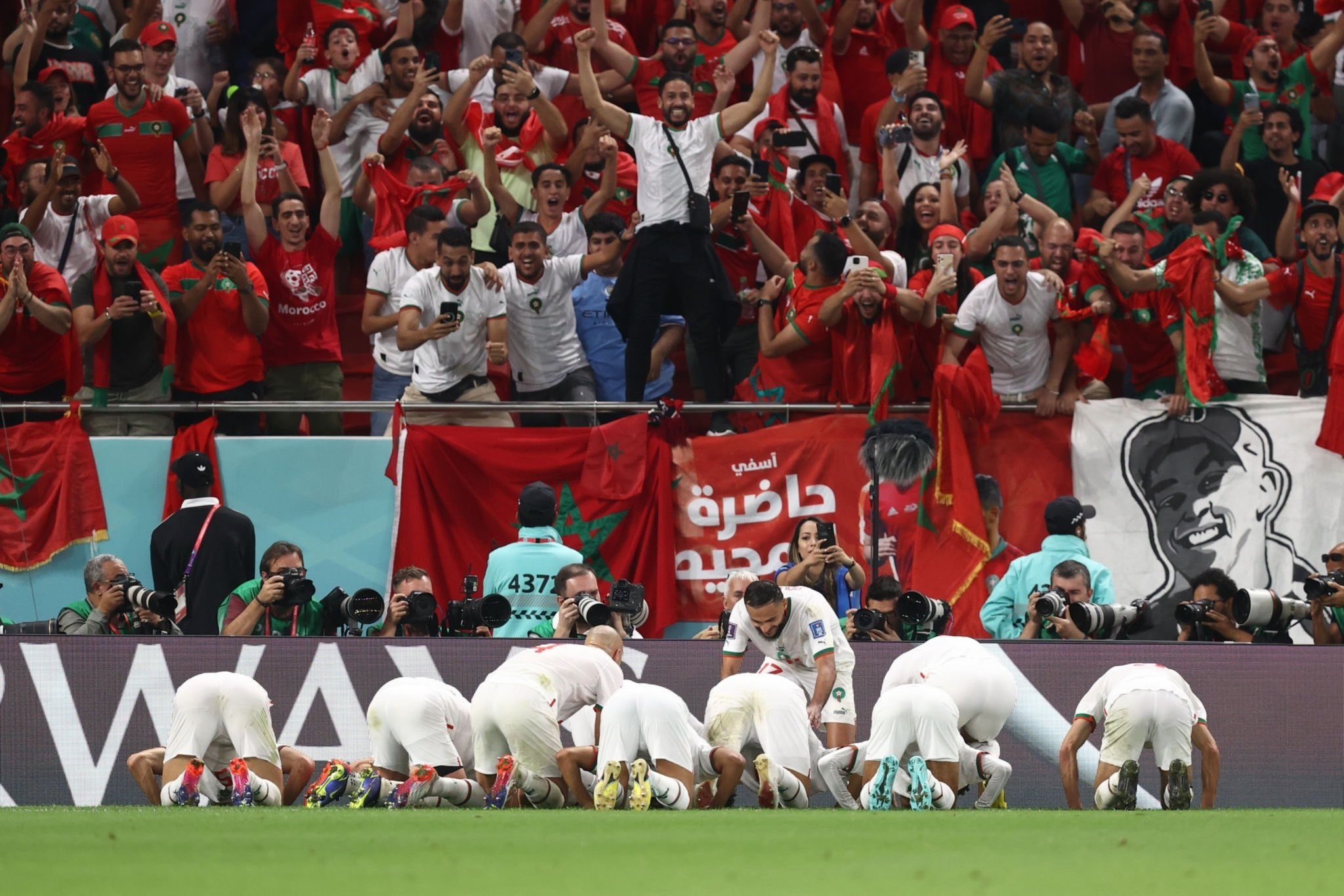 من لقاء المغرب وبلجيكا بكأس العالم (وكالات)