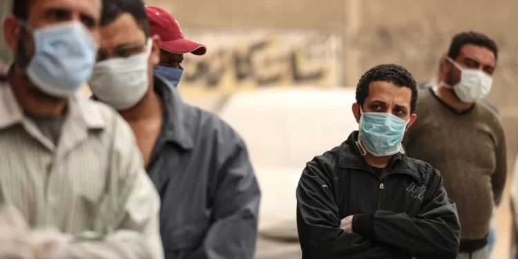 عمال مصريون في مصنع الحديد والصلب بحلوان