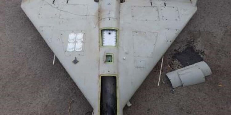 الطائرة الانتحارية "كاميكازي" بدون طيار الإيرانية الصنع من طراز "شاهد 131" في نسختها المحمولة