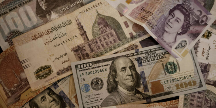 مازال الجنيه المصري يعاني أمام الدولار الأمريكي