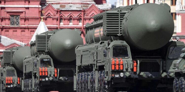 أسلحة نووية روسية في استعراض في الساحة الحمراء في موسكو/ أرشيفية