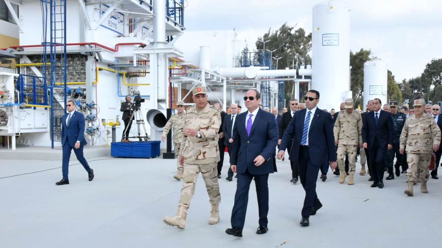 الرئيس خلال افتتاحه مصنعي الغازات الطبية والصناعية ومحطة توليد الطاقة الثلاثية في أبورواش بالجيزة (وكالات)