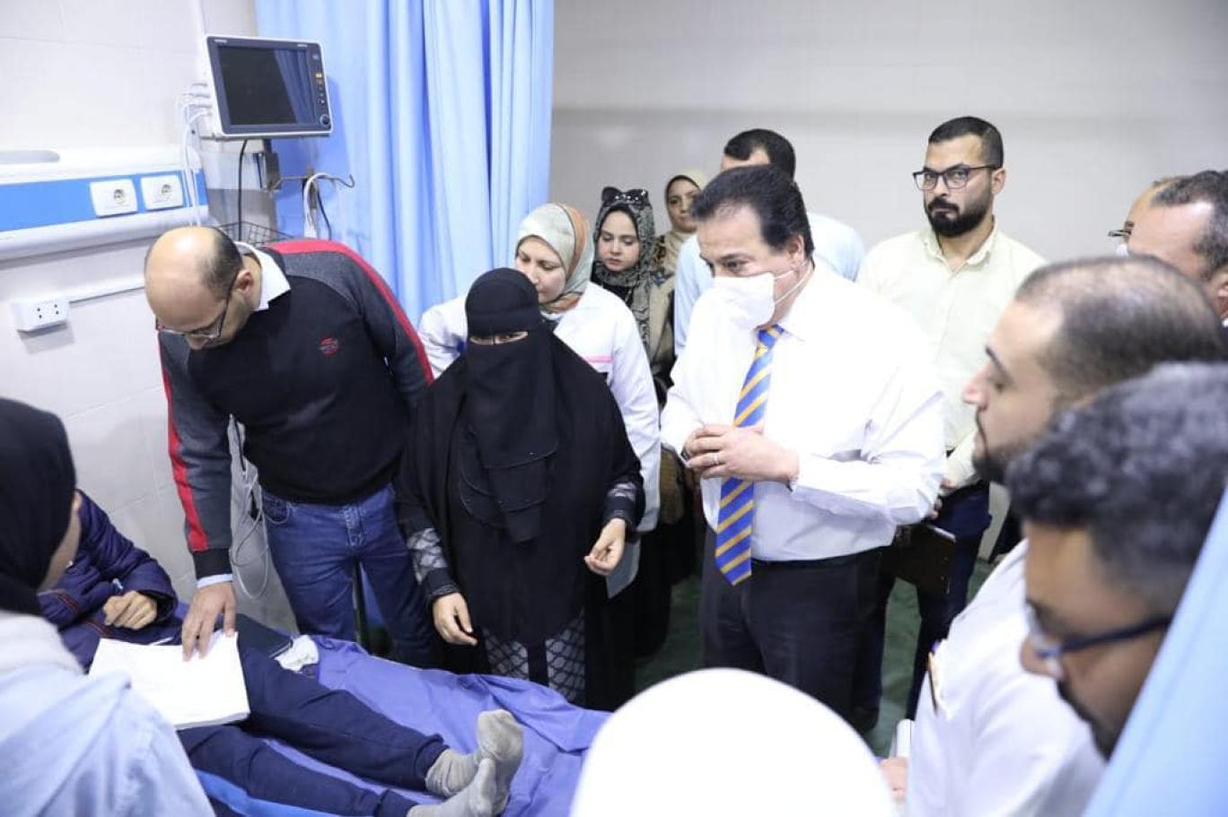 وزير الصحة المصري خلال تفقده مستشفى قويسنا العام (وزارة الصحة المصرية)