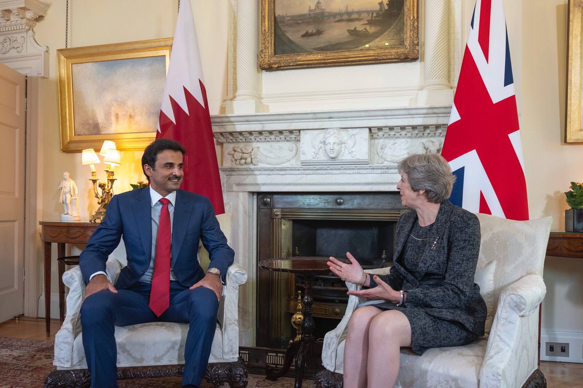 أمير قطر ورئيسة وزراء بريطانيا السابقة تريزا ماي