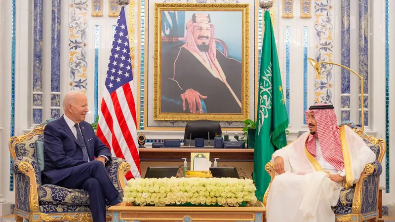 الملك سلمان والرئيس الأمريكي بايدن في جدة