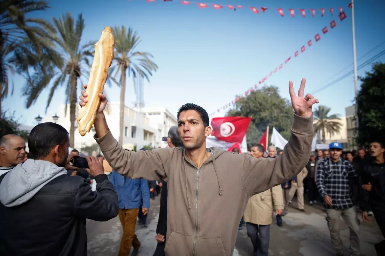 تعاني تونس أزمة في أسعار السلع الغذائية أهمها السكر والطحين