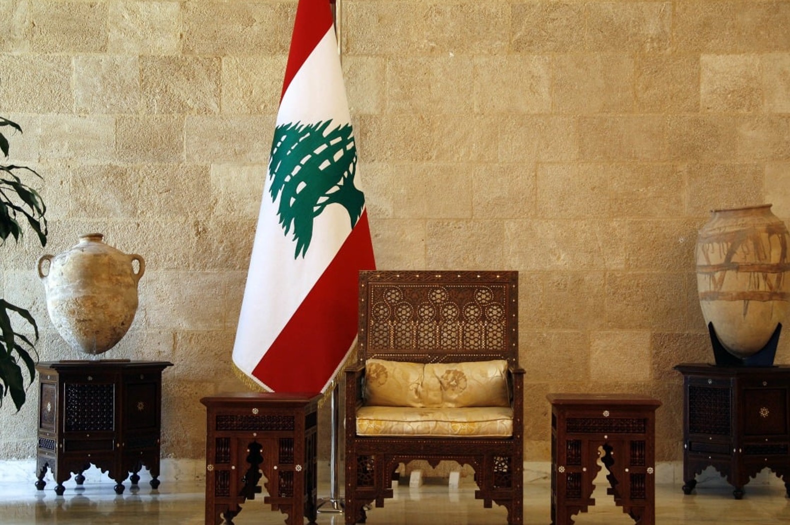 تمر لبنان الآن بفراغ رئاسي مجددًا بعد انتهاء ولاية ميشال عون (وكالات)